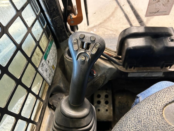 2023-bobcat-t770-image-22