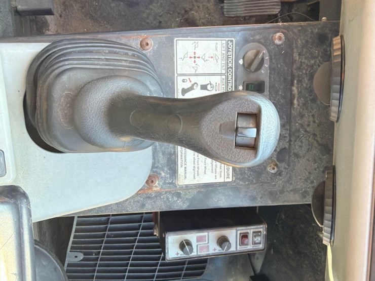 2008-bobcat-5600-toolcat-utv-image-21