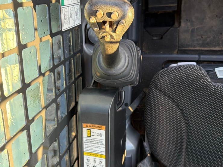 2023-bobcat-t770-image-16