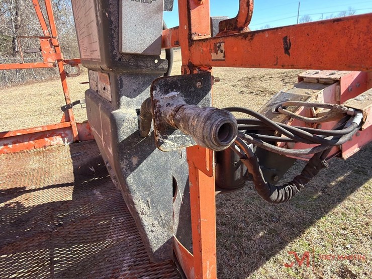 2015-jlg-600s-image-12