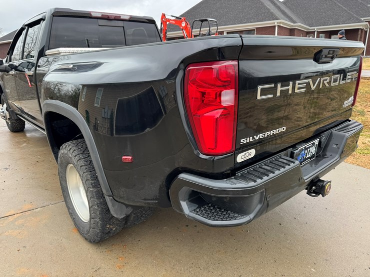 2021-chevrolet-3500hd-image-16