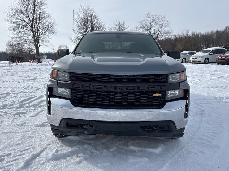 #1120-•-2019-chevrolet-silverado-4x4-crew-cab-image-4