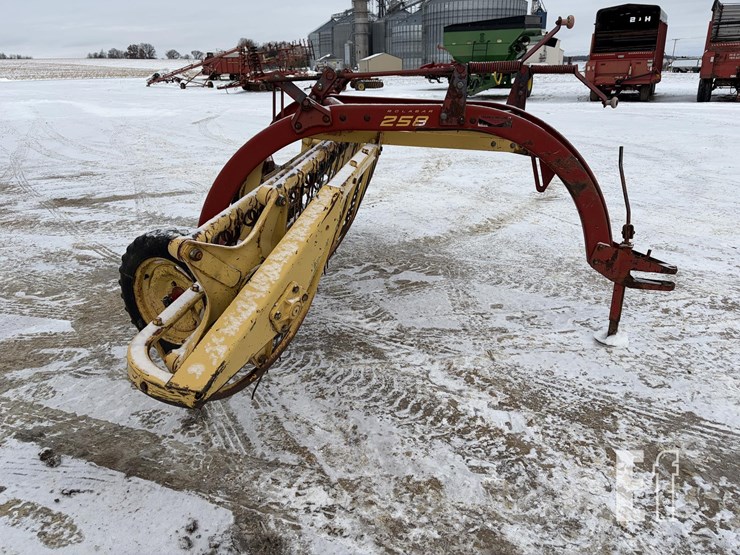 new-holland-258-image-6