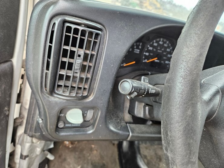 #309-•-2003-gmc-c5500-aerial-truck-image-37