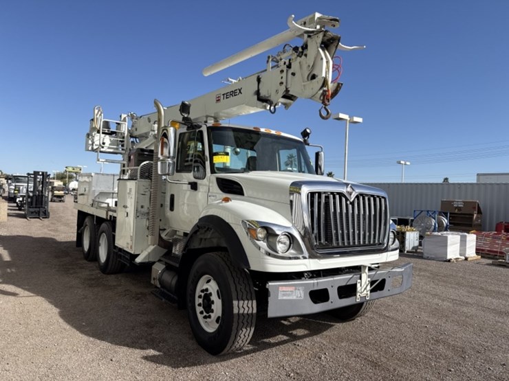 2012-international-7400-image-4