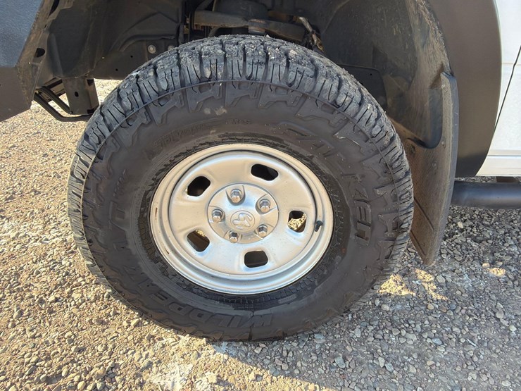 2020-ram-1500-classic-image-14