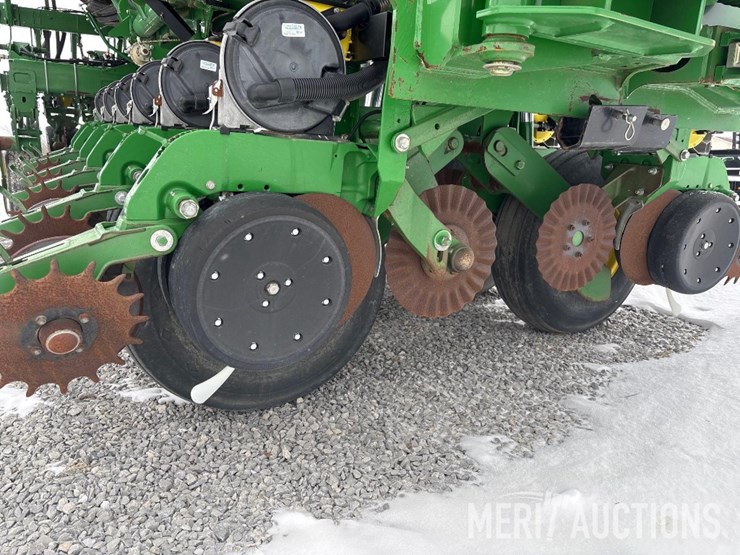 2013-john-deere-1790-image-12