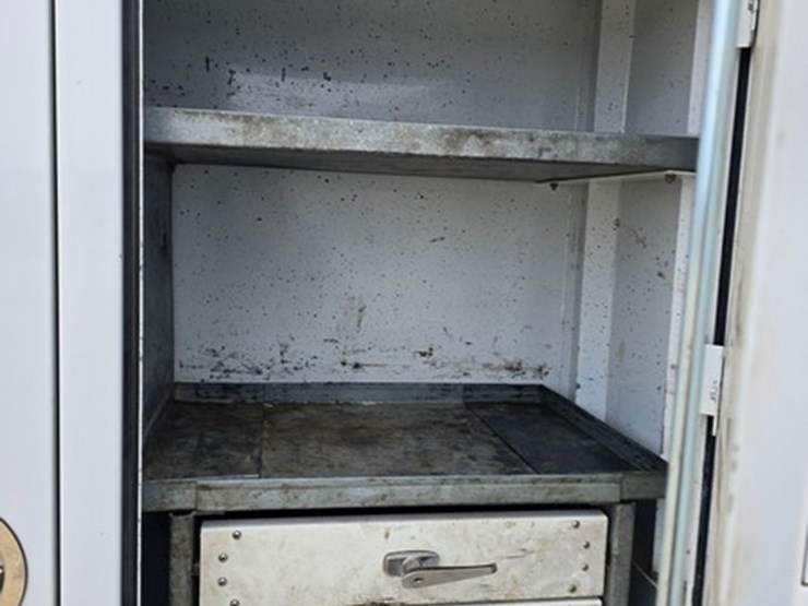 2000-freightliner-fl70-image-14