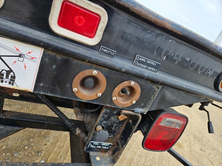 #309-•-2003-gmc-c5500-aerial-truck-image-26