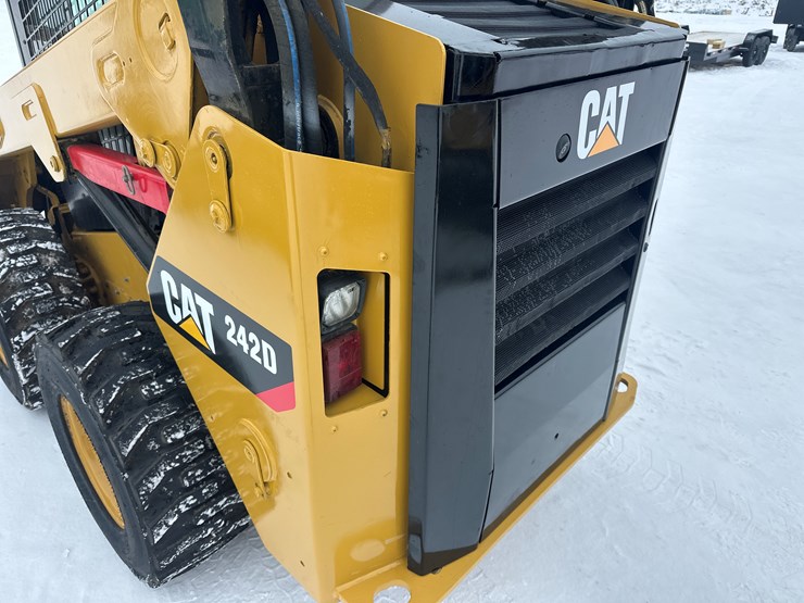 caterpillar-242d-image-18