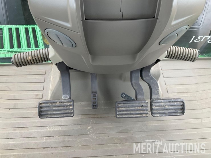 2023-john-deere-8r-370-image-58