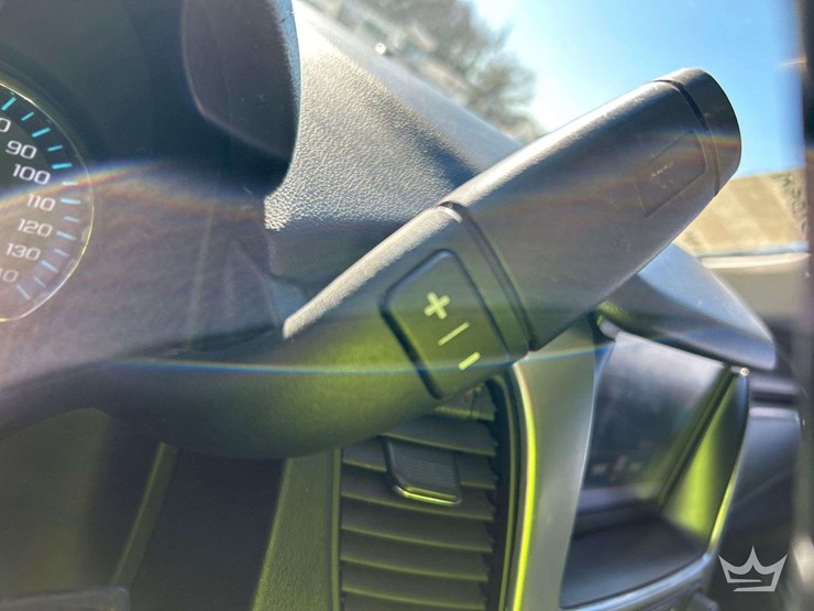 2017-chevrolet-suburban-image-17