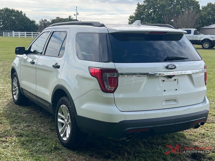 2017-ford-explorer-image-5