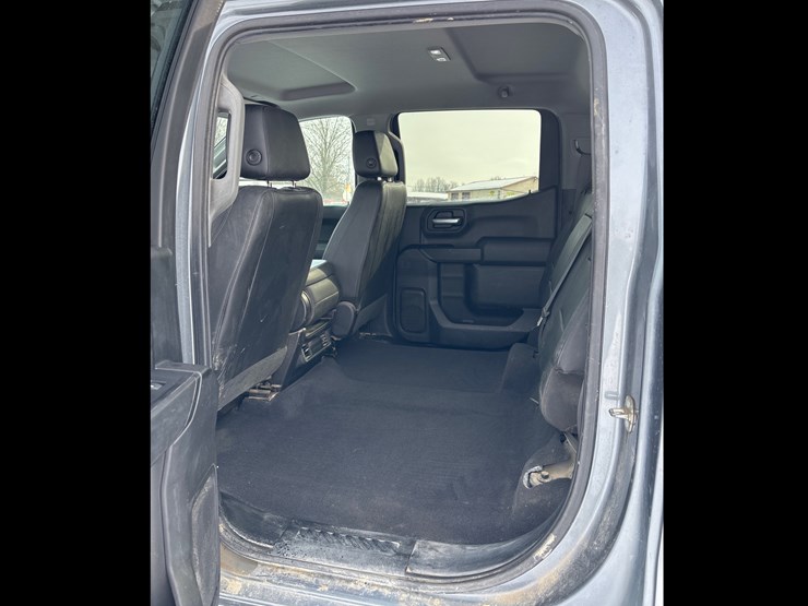 #1120-•-2019-chevrolet-silverado-4x4-crew-cab-image-12