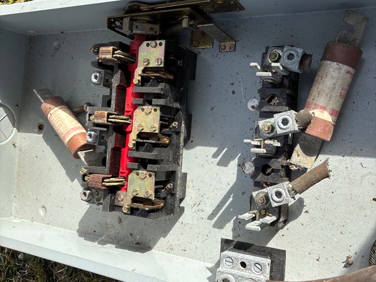 #390-•-high-voltage-breaker-box-image-2