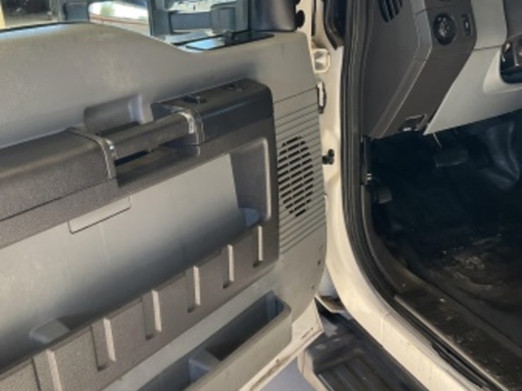 2014-ford-f550-image-27