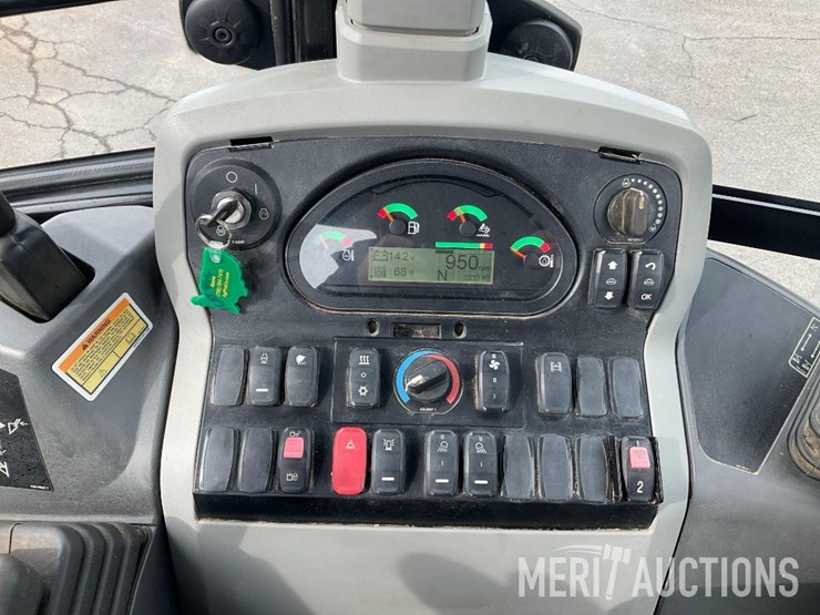 2017-caterpillar-420f2-image-64