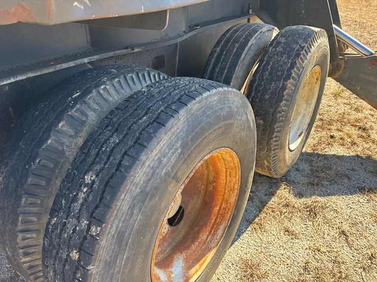 2005-deere-437c-image-10