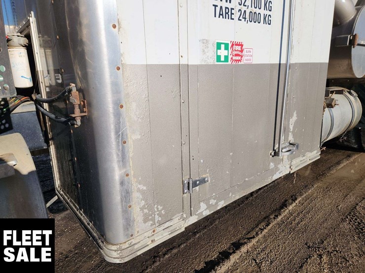 2009-kenworth-t800-image-28