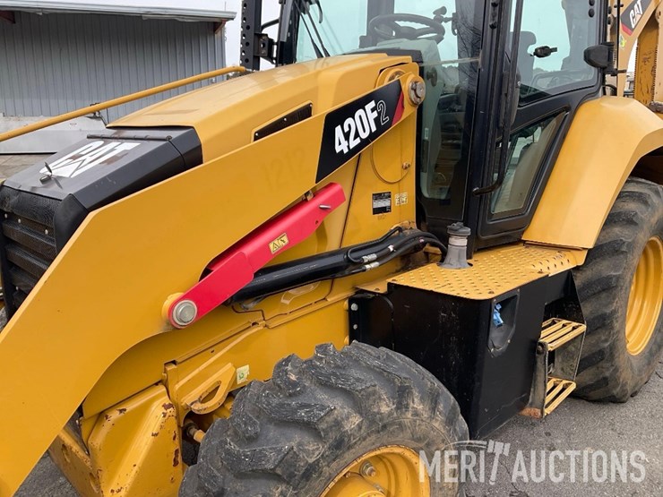 2017-caterpillar-420f2-image-19