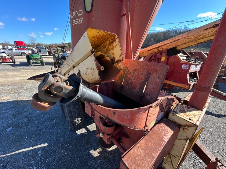 new-holland-358-image-11