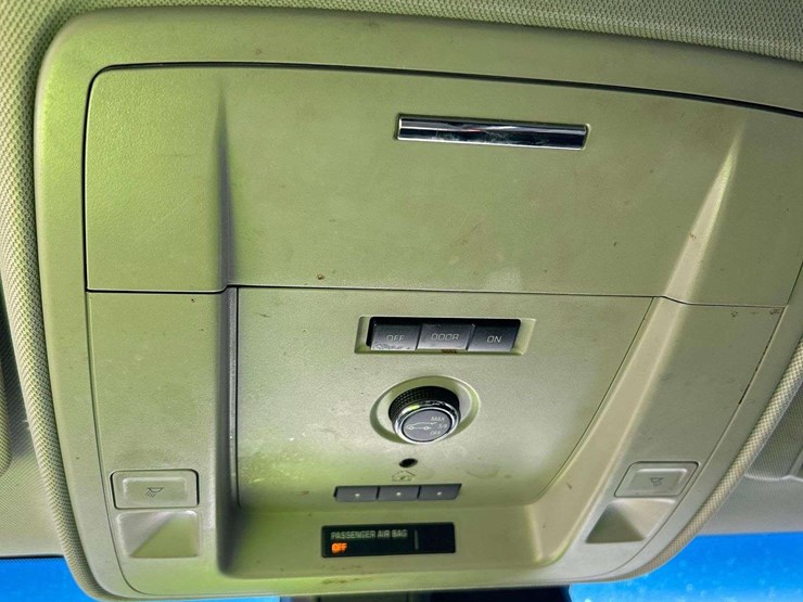 2017-chevrolet-suburban-image-20