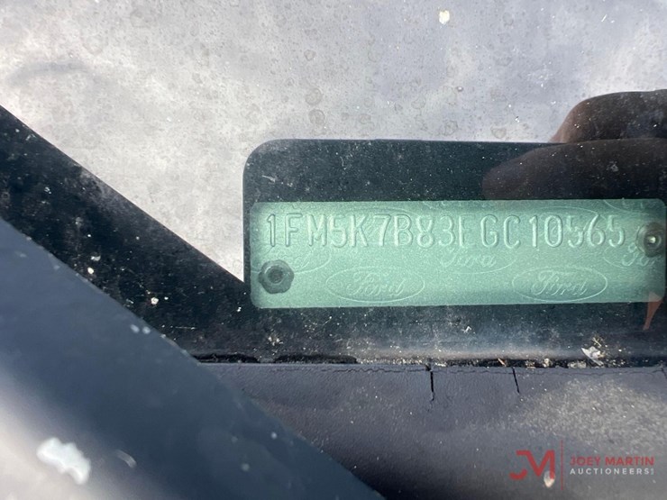 2014-ford-explorer-image-8