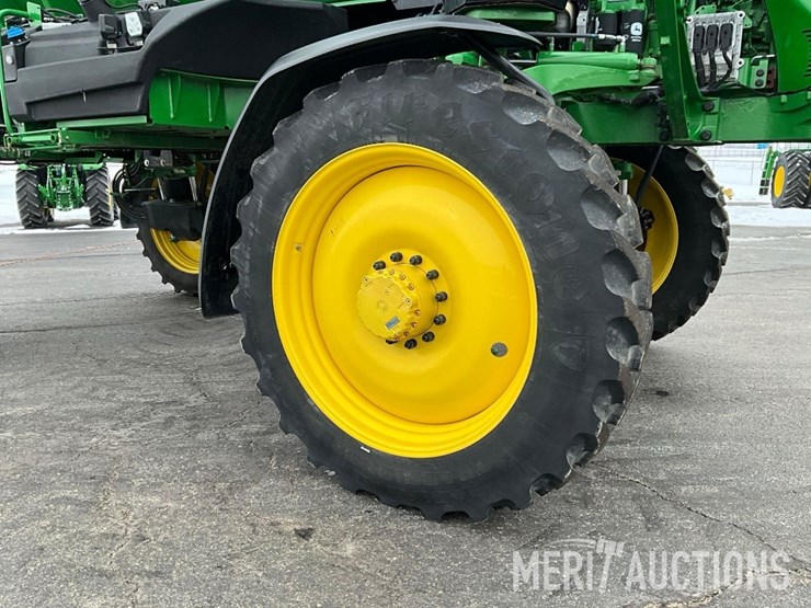 2023-john-deere-400r-image-32