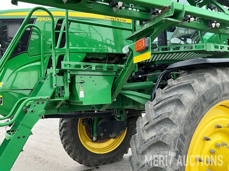 2020-john-deere-r4045-image-11