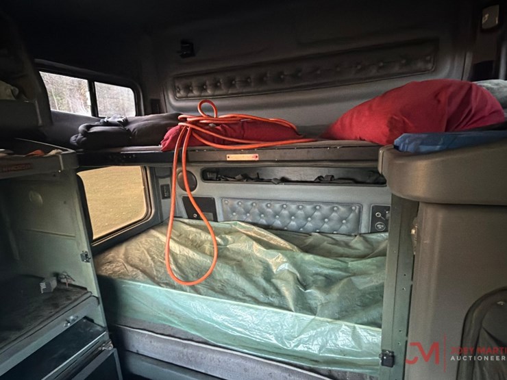 1997-kenworth-p-2000-sleep-truck-tractor-image-11