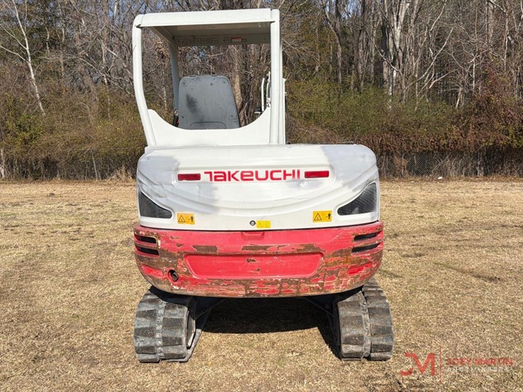 2020-takeuchi-tb240-image-8