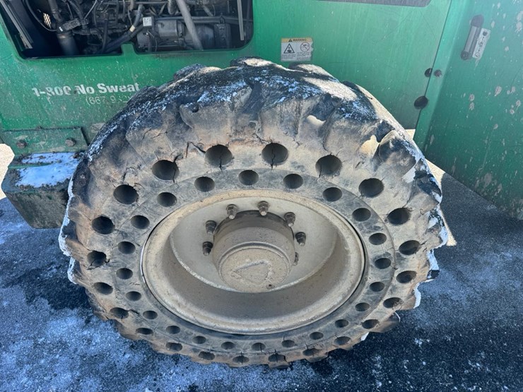 2013-sky-trak-6042-image-14