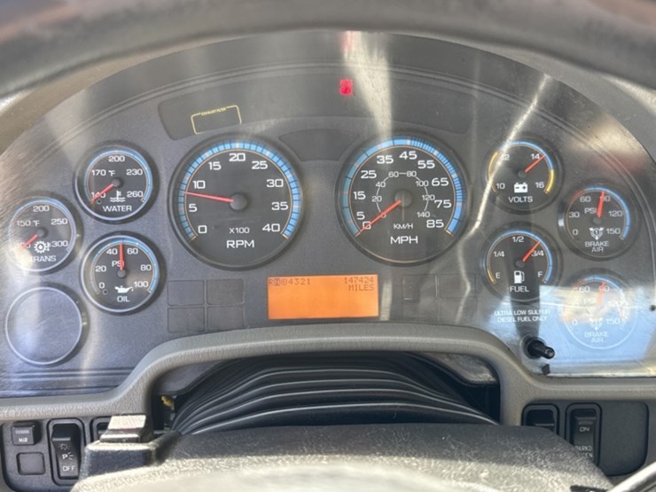 2012-international-7400-image-41