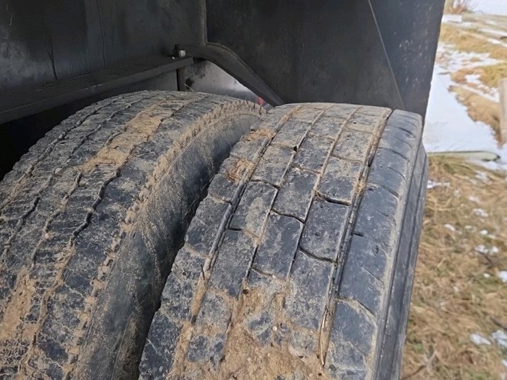 2019-deere-437e-image-24