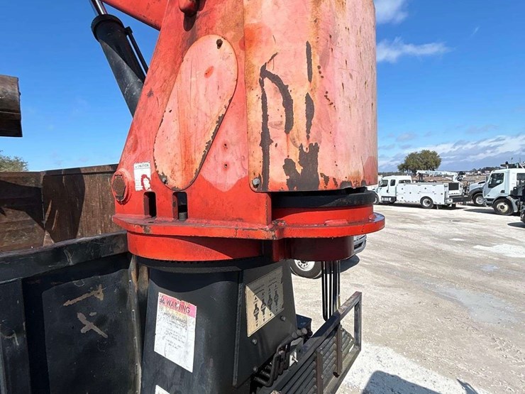 2010-freightliner-m2-106-image-24