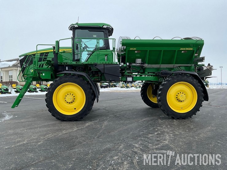 2023-john-deere-400r-image-2
