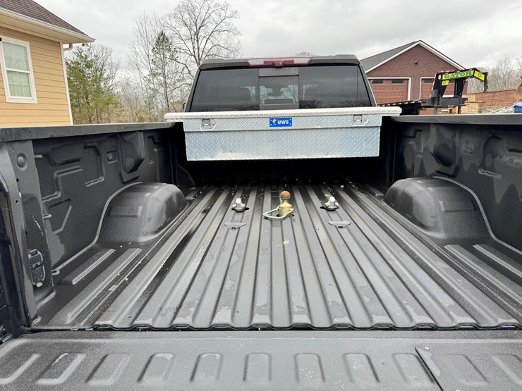 2021-chevrolet-3500hd-image-24