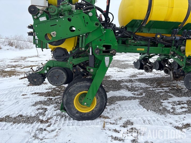 2015-john-deere-1775nt-image-27