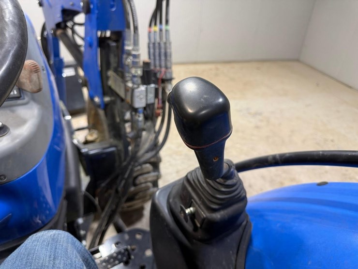 2018-new-holland-workmaster-60-image-24