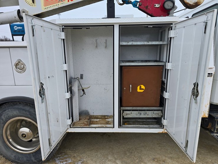 2000-freightliner-fl70-image-21