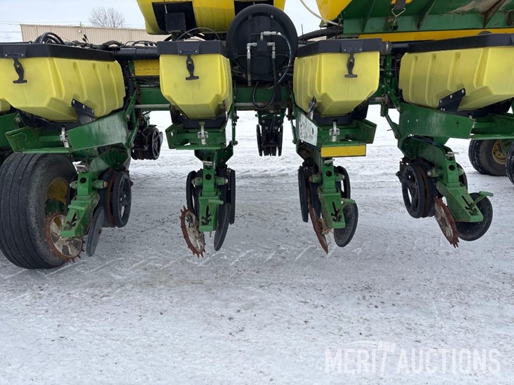 2013-john-deere-1770nt-image-16