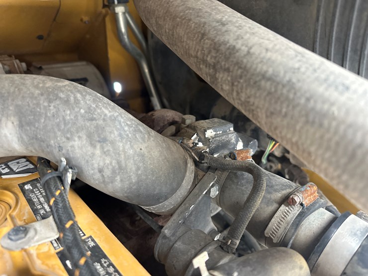 caterpillar-242d-image-46