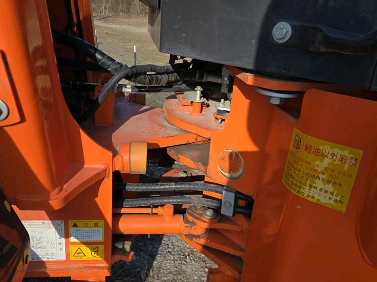 2017-hitachi-zw80-5b-image-19