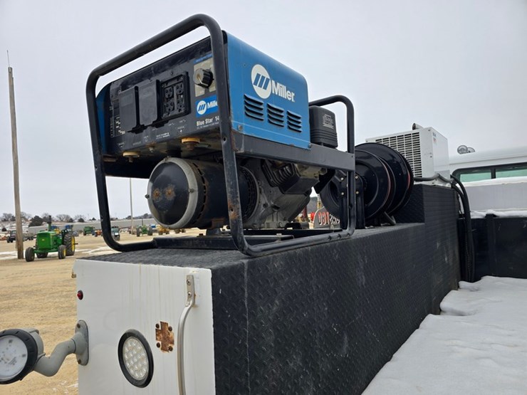 2000-freightliner-fl70-image-7