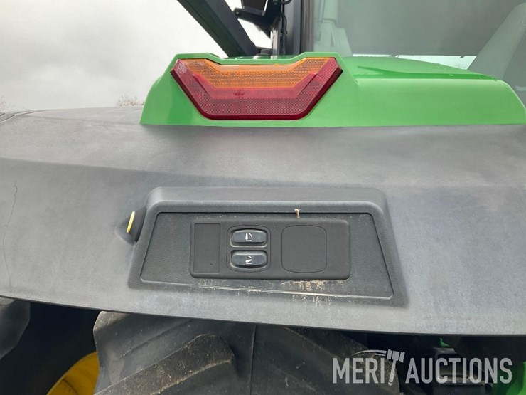 2023-john-deere-8r-370-image-21