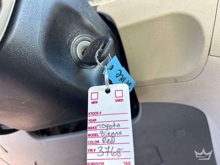 2011-toyota-sienna-image-27