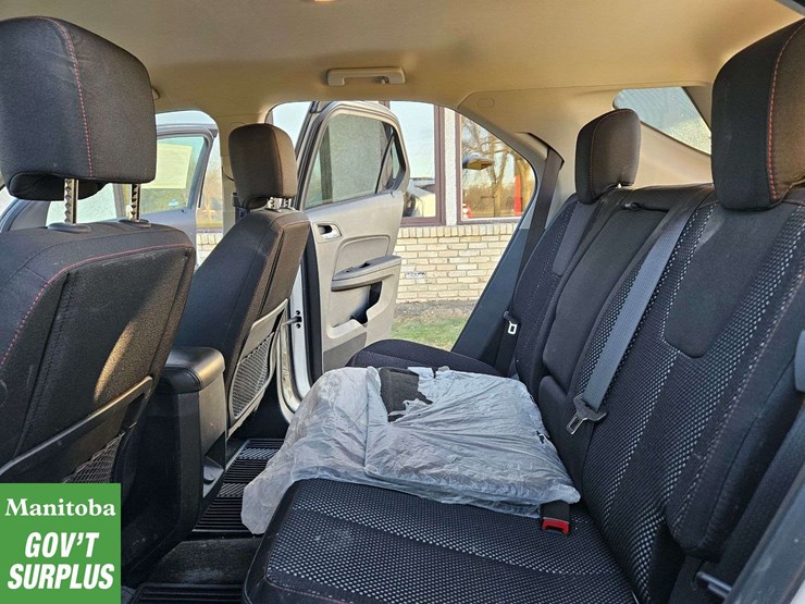 2016-chevrolet-equinox-lt-image-30