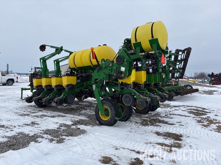 2015-john-deere-1775nt-image-3