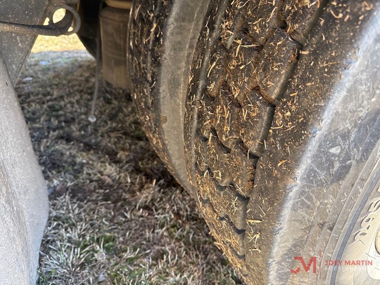 2019-peterbilt-348-image-14