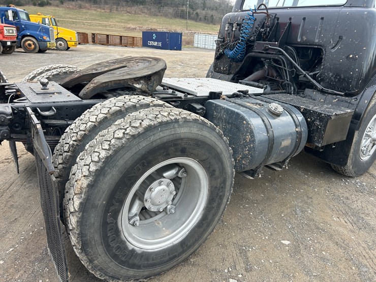 1986-ford-c800-image-6